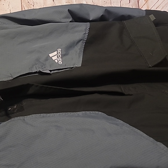 Nice Men's puffer adidas coat large - Picture 6 of 9